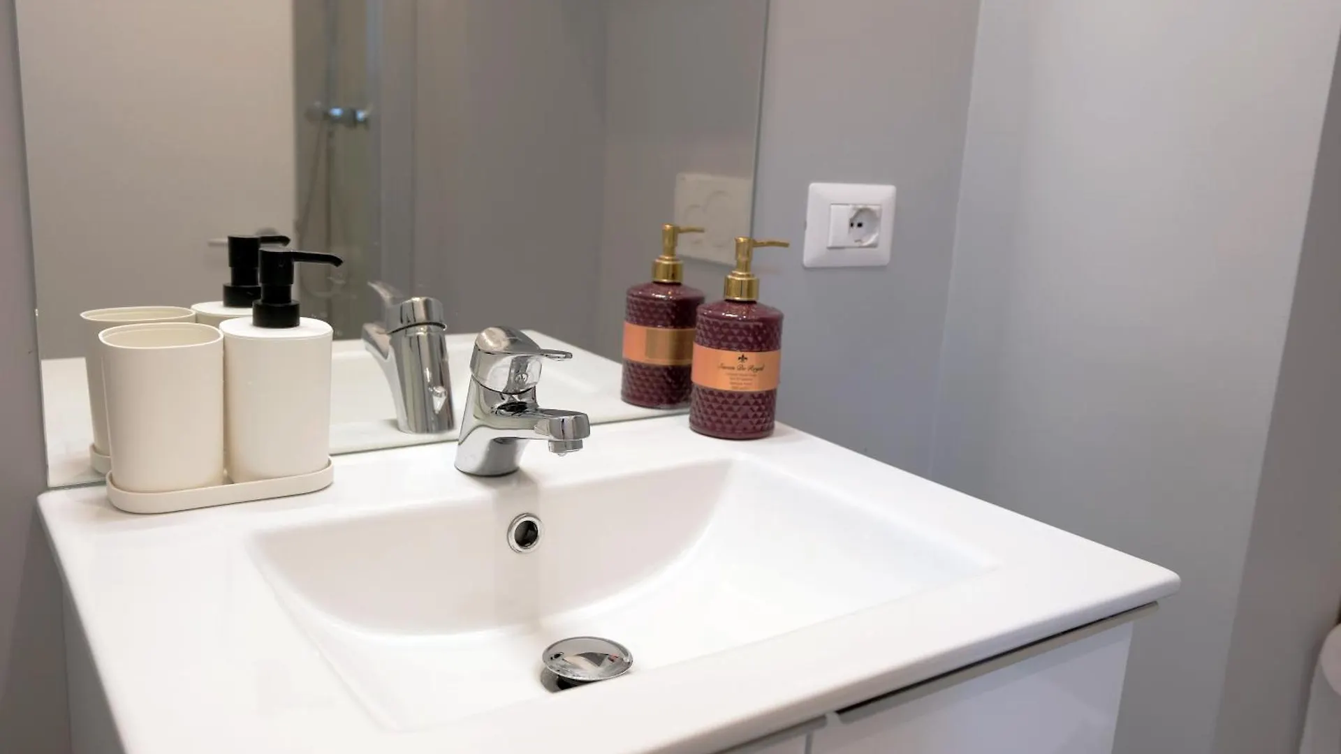 Numi B&B Rome 0*,  Italy
